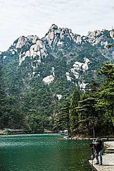 天柱山炼丹湖与五指峰