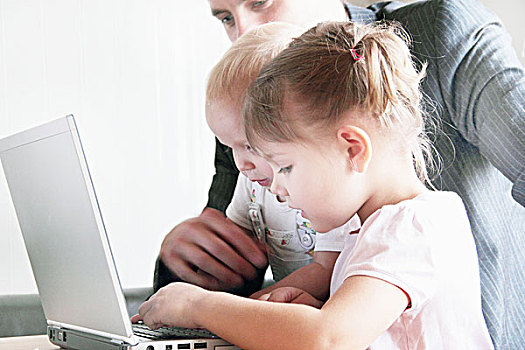 父亲,孩子,玩,笔记本电脑