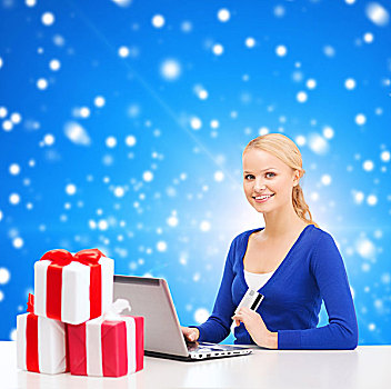 圣诞节,圣诞,网上购物,概念,微笑,女人,礼盒,笔记本电脑,信用卡