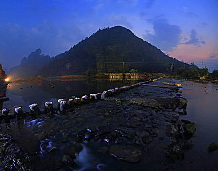 夜色,水汀步道,石头