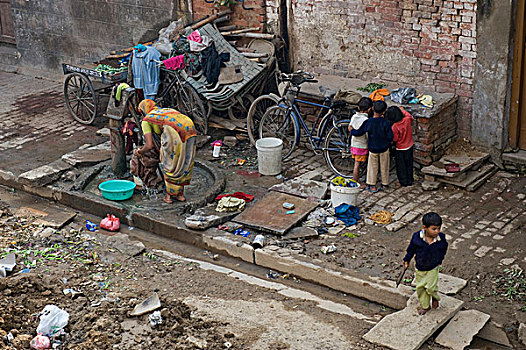 女人,洗,玩,孩子,老,城镇,瓦腊纳西,北方邦,印度,亚洲