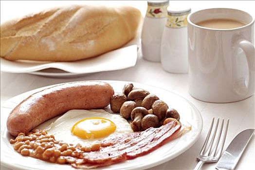 传统,英国,油炸,早餐,香肠,蛋,熏肉,蘑菇,豆,大杯,茶