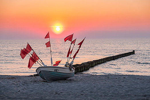 渔船,海滩,日落,阿伦斯霍普,梅克伦堡前波莫瑞州,德国,欧洲