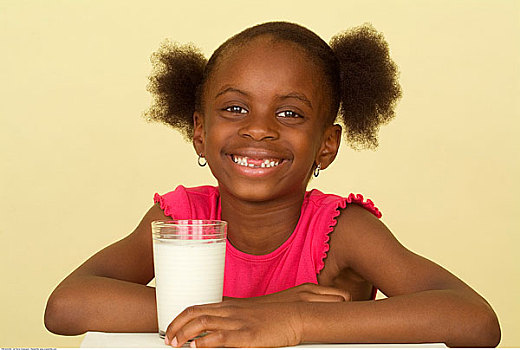 女孩,肖像,喝,牛奶
