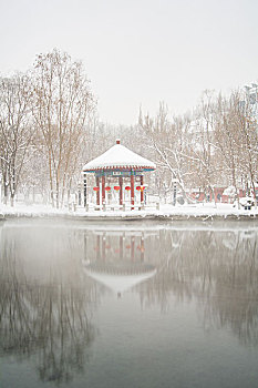 银装素裹的水磨沟公园