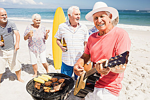 老人,朋友,烧烤,海滩