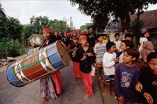印度尼西亚,龙目岛,鼓手,婚礼,队列,过去,一堆,街上