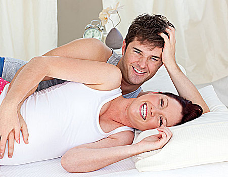 笑,白人,孕妇,躺着,床,丈夫