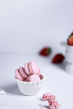 粉色草莓马卡龙