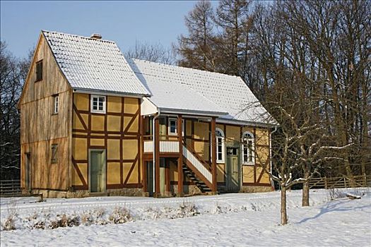 积雪,半木结构房屋,犹太会堂,黑森公园,山脉,黑森州,德国,欧洲