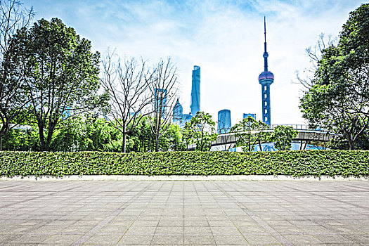 城市景观和上海的天际线从空的大理石地板