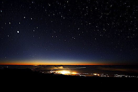 夏威夷,毛伊岛,哈莱亚卡拉国家公园,黎明,顶峰,星空