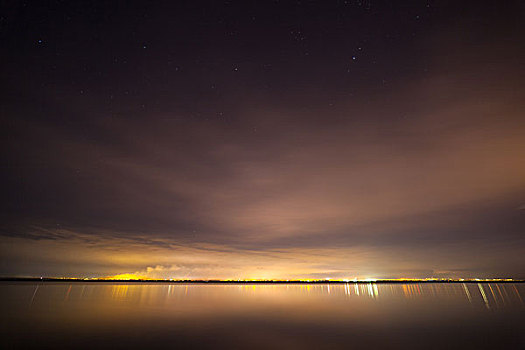 湖边夜景