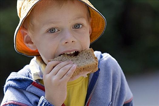 小男孩,吃饭,面包