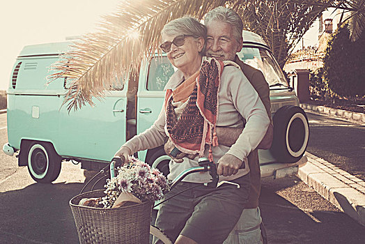 两个,老人,老年,情侣,一起,旅行者,度假,活动,玩,生活方式,有趣,太阳,逆光,老,旧式