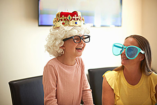 母女,玩,打扮,戴着,有趣,帽子,眼镜,笑