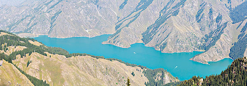 新疆阜康天山天池全景