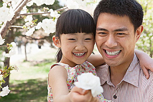 微笑,父亲,女儿,享受,樱花,公园,春天,拿着,花