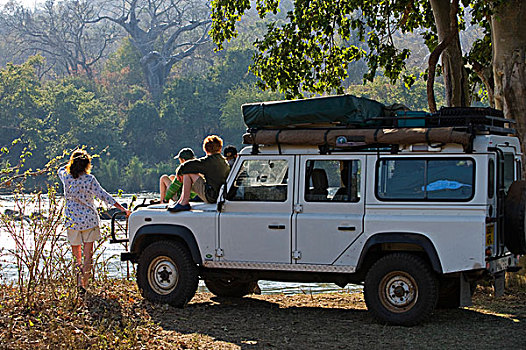 马拉维,野生动植物保护区,家庭,旅行队,向外看,河,旅游,交通工具