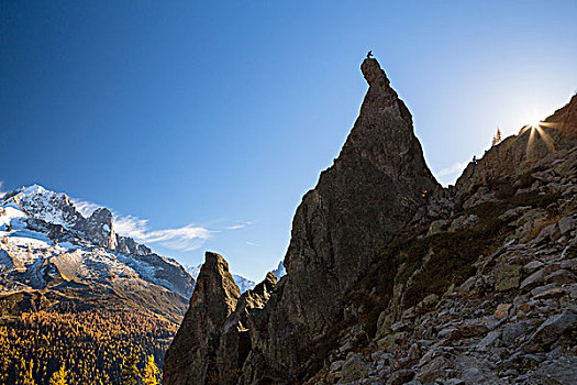 攀登,站立,岩石,顶峰,远眺,山,夏蒙尼,隆河阿尔卑斯山省,法国,欧洲