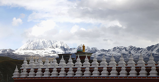 雪山寺庙