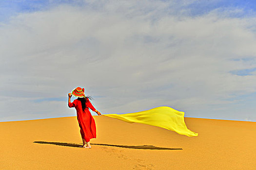 女人沙漠