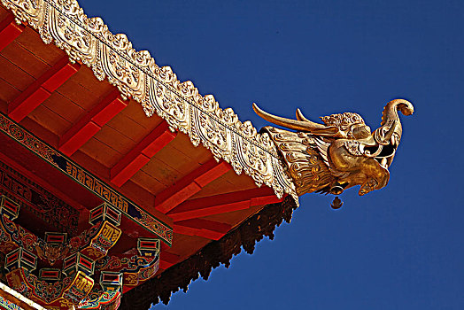 藏式建筑寺院龙首飞檐