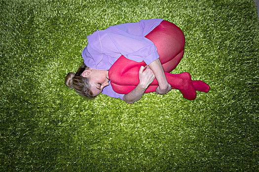 女人,躺着,地毯