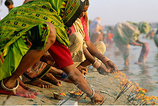 人,制作,供品,河,阿拉哈巴德,北方邦,印度