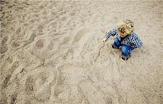 小男孩,沙子
