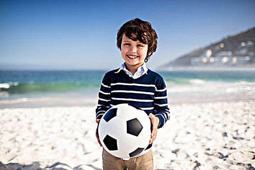 可爱,男孩,拿着,足球,海滩
