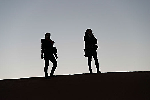 女人,站立,沙丘,撒哈拉沙漠,摩洛哥