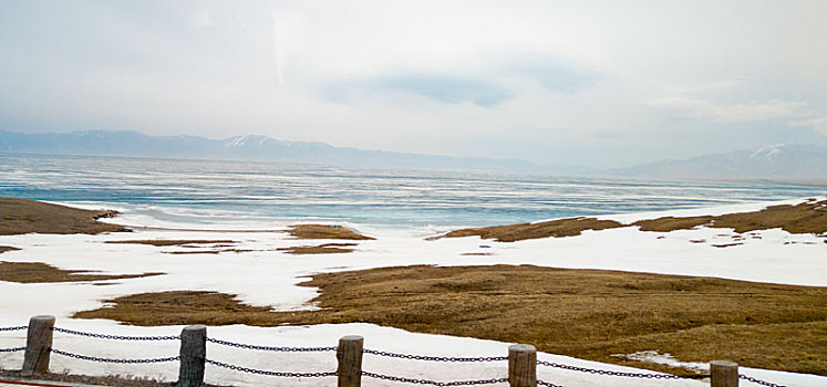 冰雪赛里木湖