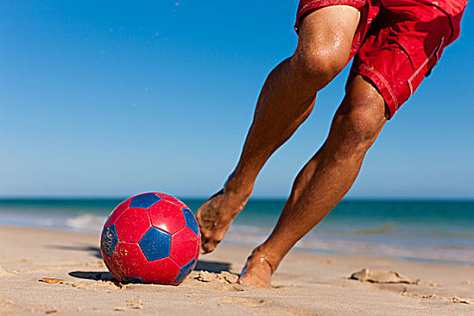 男青年,海滩,玩,足球,度假,踢,球