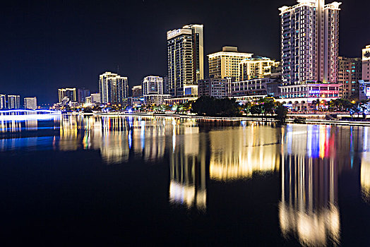 滨河城市夜景