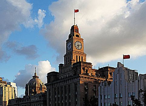 上海外滩,海关钟楼和浦东发展银行,原汇丰银行