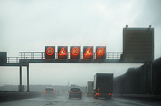 电子,警告标识,雨天,高速公路,巴伐利亚,德国,欧洲