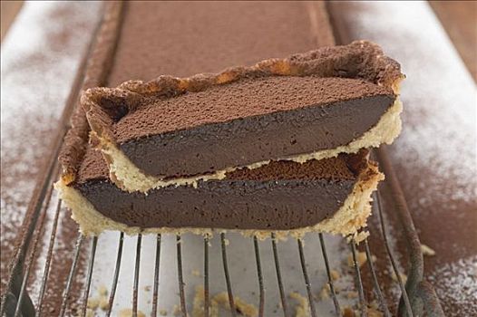 长方形,巧克力蛋糕,可可粉,切片