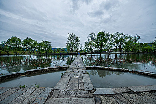 安徽黟县宏村的南湖