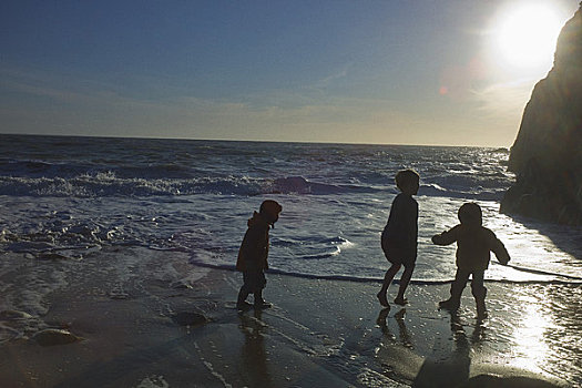 三个孩子,玩,岸边,基伯龙,海湾,莫尔比昂省,法国