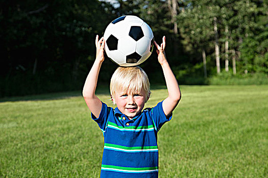 男孩,拿着,足球,头部,公园,石头,朴素,艾伯塔省,加拿大