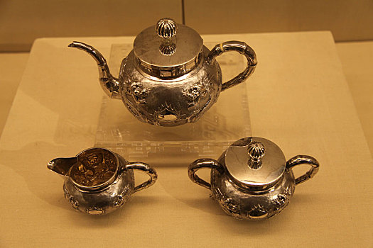 双龙戏珠茶具