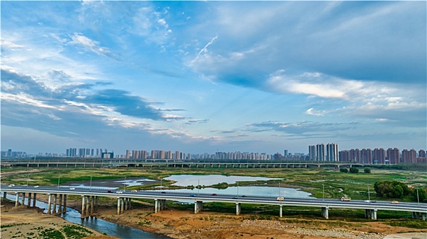 中国湖北武汉机场高速处的府河