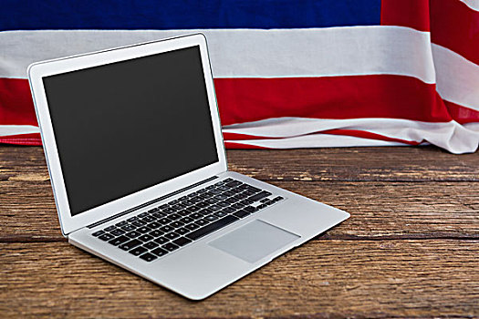笔记本电脑,美国国旗,木桌子,独立日