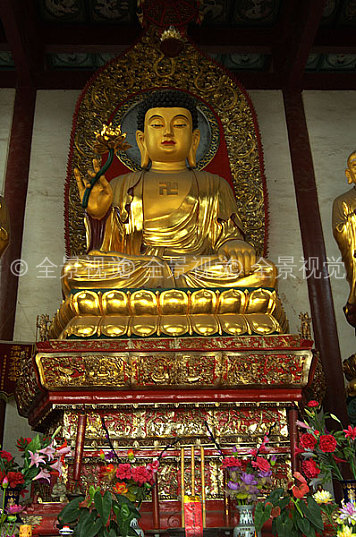 江苏泰清寺大雄宝殿内的如来佛像_高清图片_全景视觉