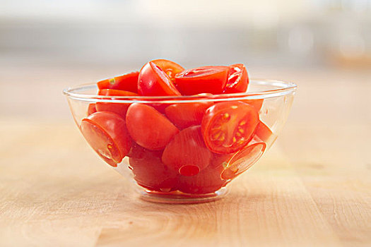 平分,西红柿,玻璃碗