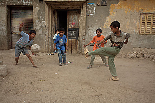 一群孩子,玩,居民区,郊区,开罗,埃及,五月,2007年