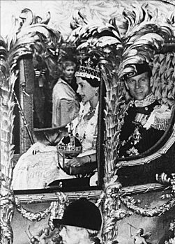 伊丽莎白二世女王,加冕