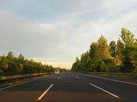 道路美景,清晨高速路