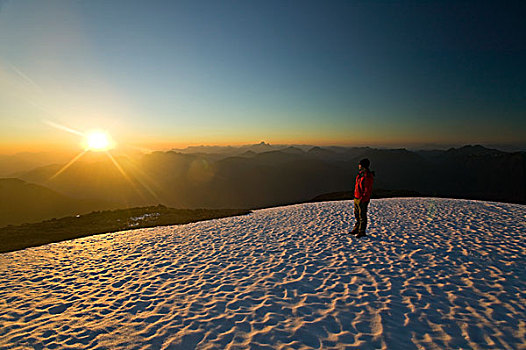 孤单,登山者,站立,顶峰,光线,落日,公园,中心,温哥华岛,不列颠哥伦比亚省,加拿大